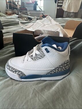 Jordan 3 Retro Toddler White and Blue Retro Sneakers SZ 7 NIB